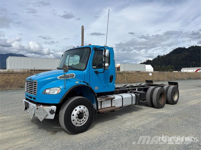 Freightliner M2 106 Kabine i unutrašnjost