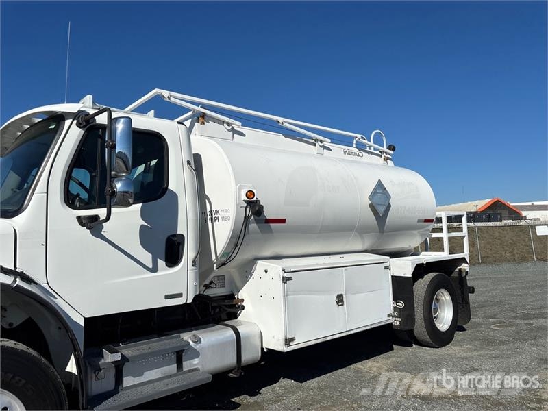 Freightliner M2 106 Säiliöautot