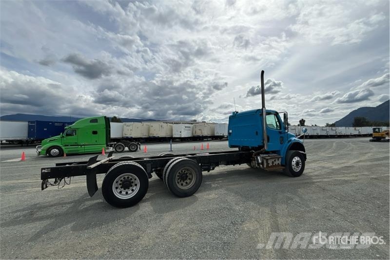 Freightliner M2 106 Kabine i unutrašnjost