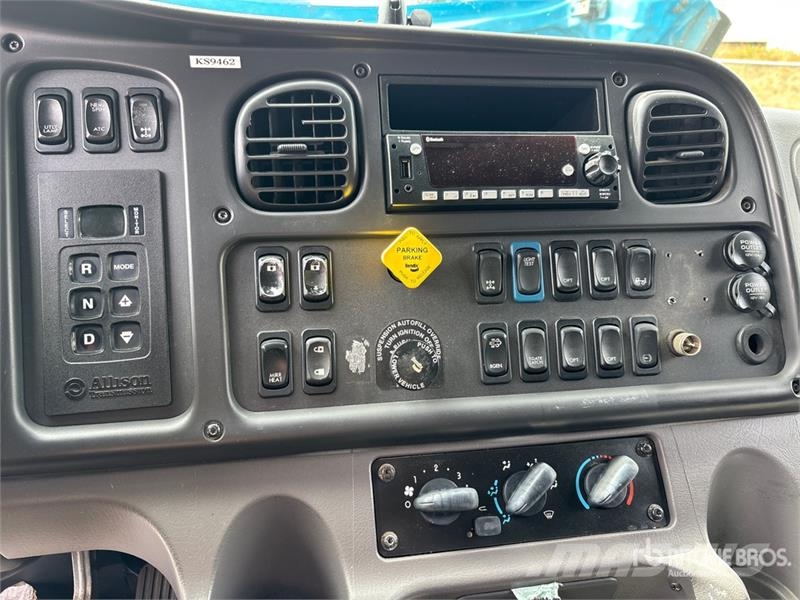 Freightliner M2 106 Kabine i unutrašnjost
