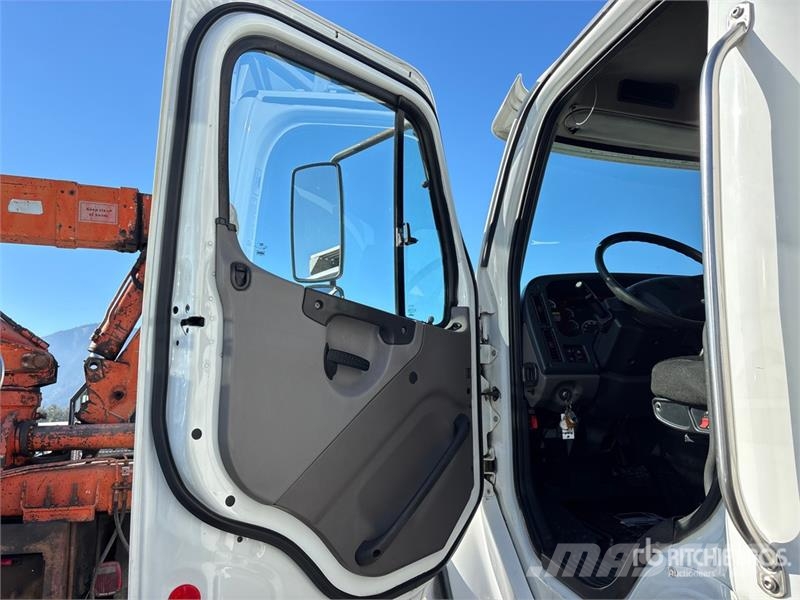 Freightliner M2 106 Säiliöautot