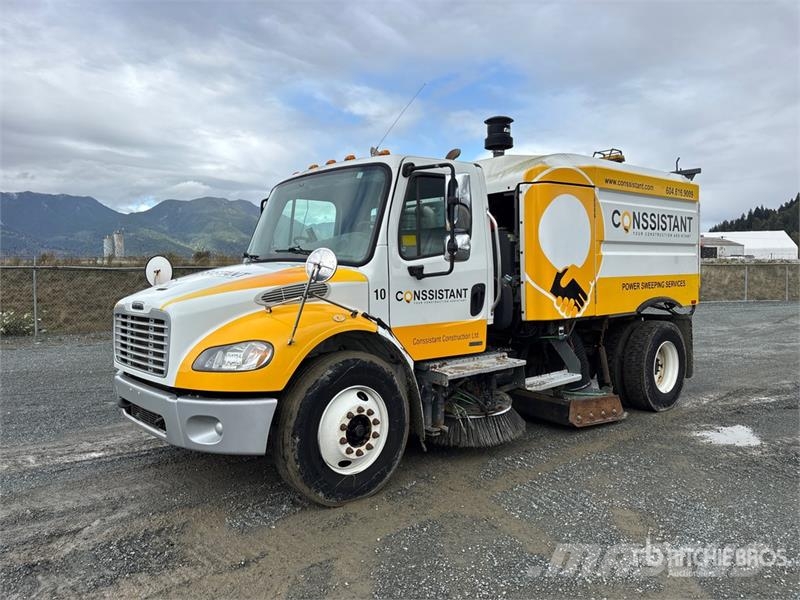 Freightliner M2 106 شاحنات كاسحة