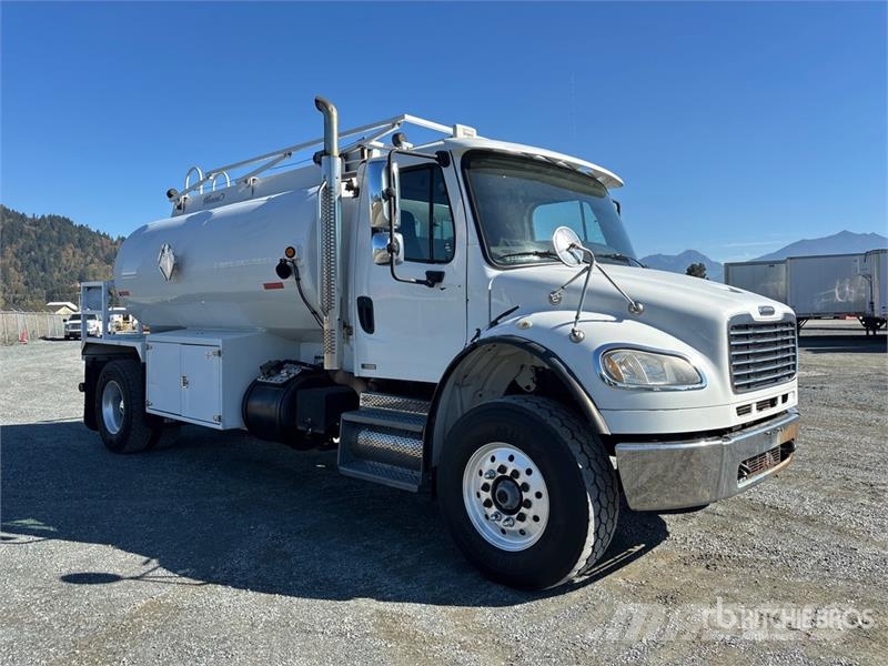 Freightliner M2 106 Säiliöautot
