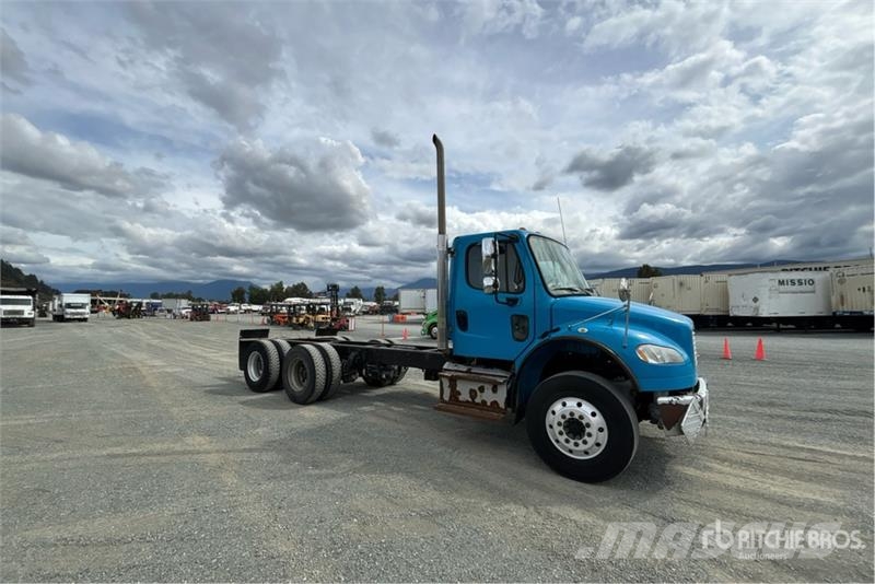 Freightliner M2 106 Kabine i unutrašnjost