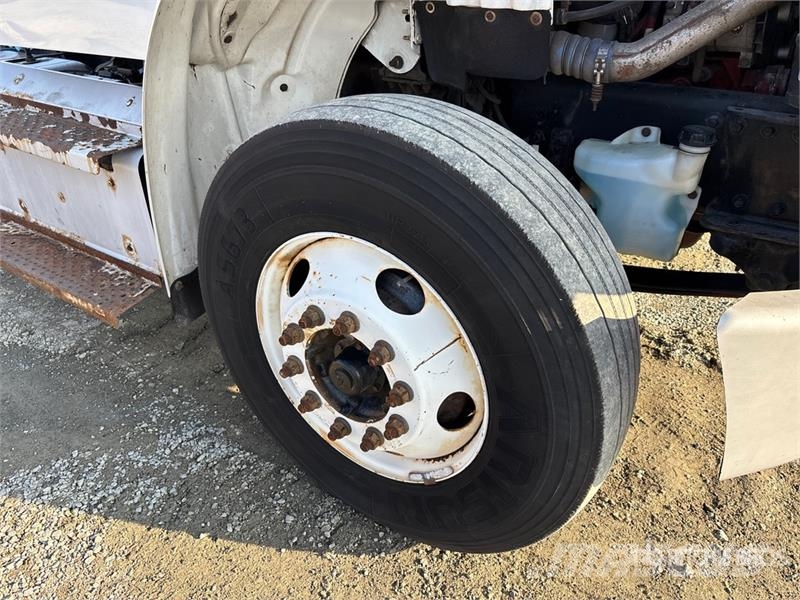 Freightliner M2 106 Cabines