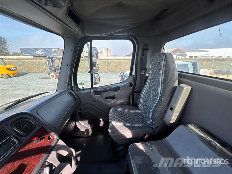 Freightliner M2 106 Nyergesvontatók