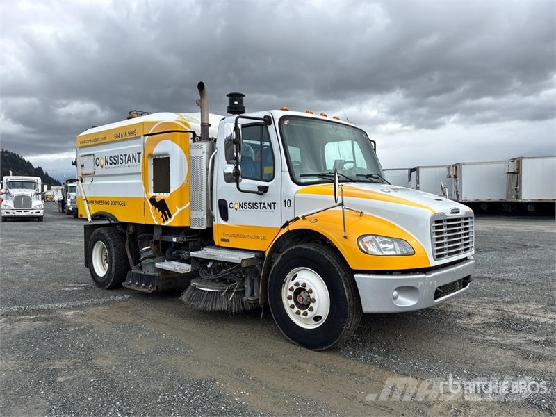 Freightliner M2 106 شاحنات كاسحة