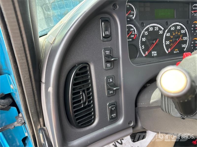 Freightliner M2 106 Kabine i unutrašnjost