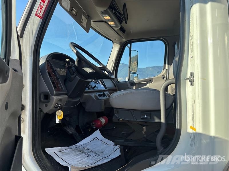 Freightliner M2 106 Camion cassonati