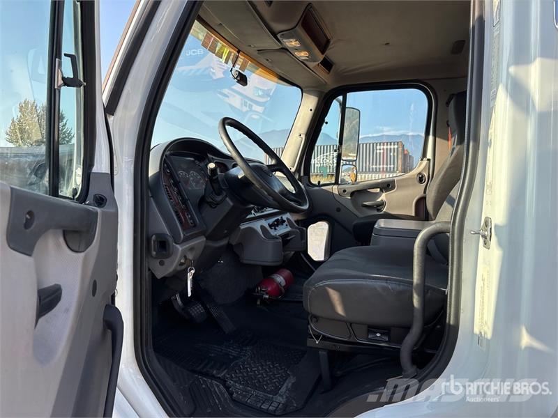 Freightliner M2 106 Cabines