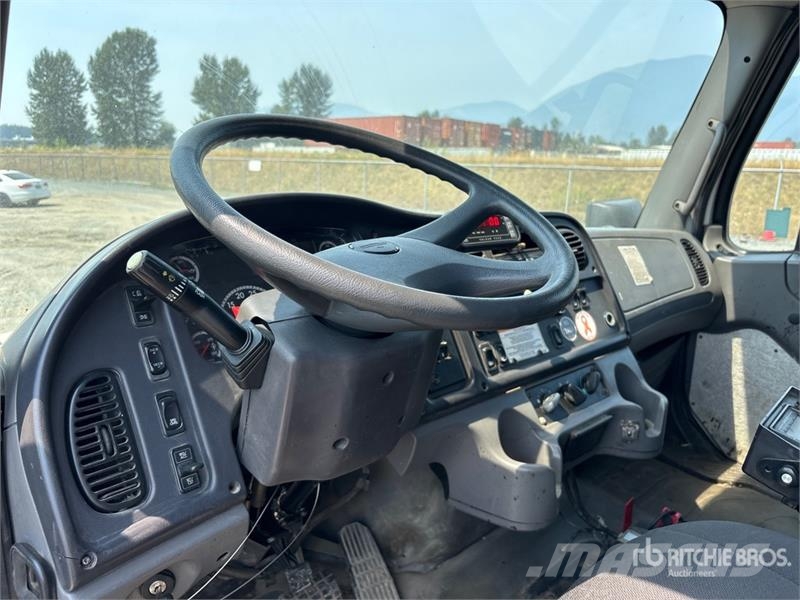 Freightliner M2 106 4x2 S/A Dump Truck Kiperi kamioni