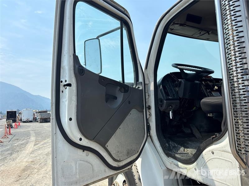 Freightliner M2 106 4x2 S/A Dump Truck Kiperi kamioni