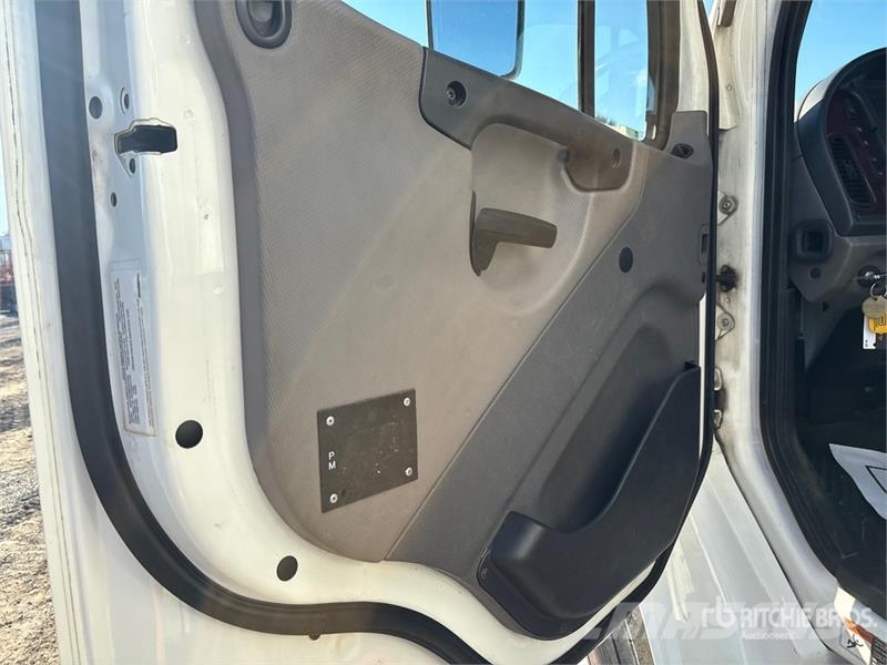 Freightliner M2 106 4x2 Van Truck Box body trucks
