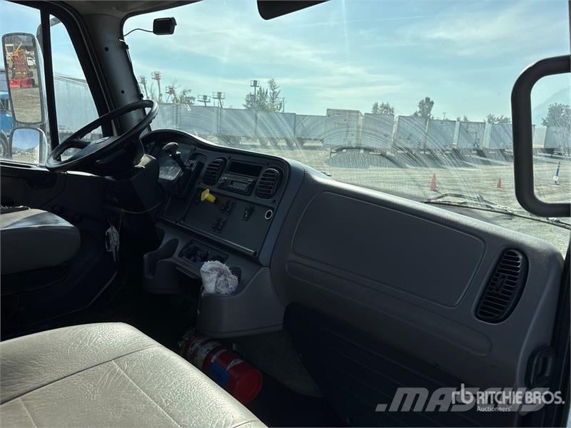 Freightliner M2 106 4x2 Water Truck Ūdens mašīnas