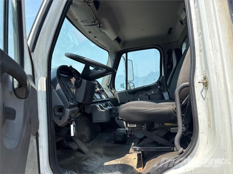 Freightliner M2 106 4x2 S/A Dump Truck Kiperi kamioni