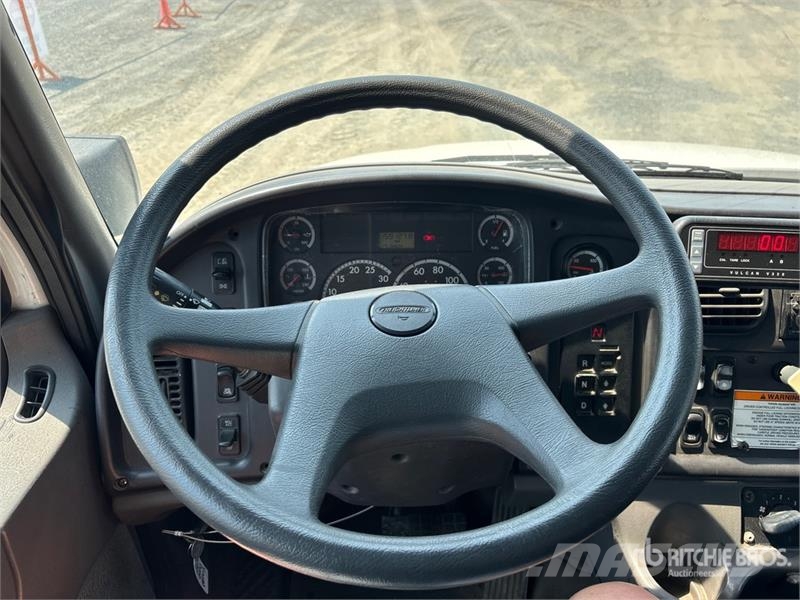 Freightliner M2 106 4x2 S/A Dump Truck Kiperi kamioni