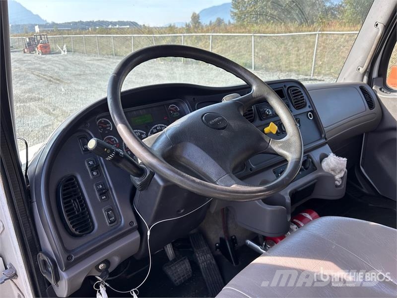 Freightliner M2 106 4x2 Water Truck Ūdens mašīnas