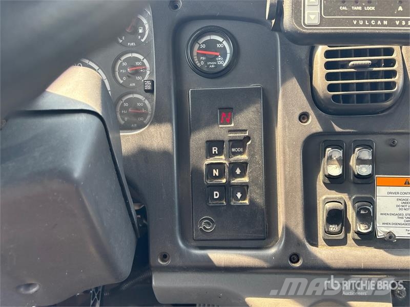 Freightliner M2 106 4x2 S/A Dump Truck Kiperi kamioni