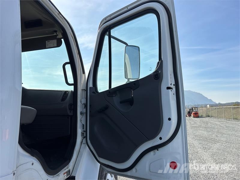 Freightliner M2 106 4x2 Water Truck Ūdens mašīnas