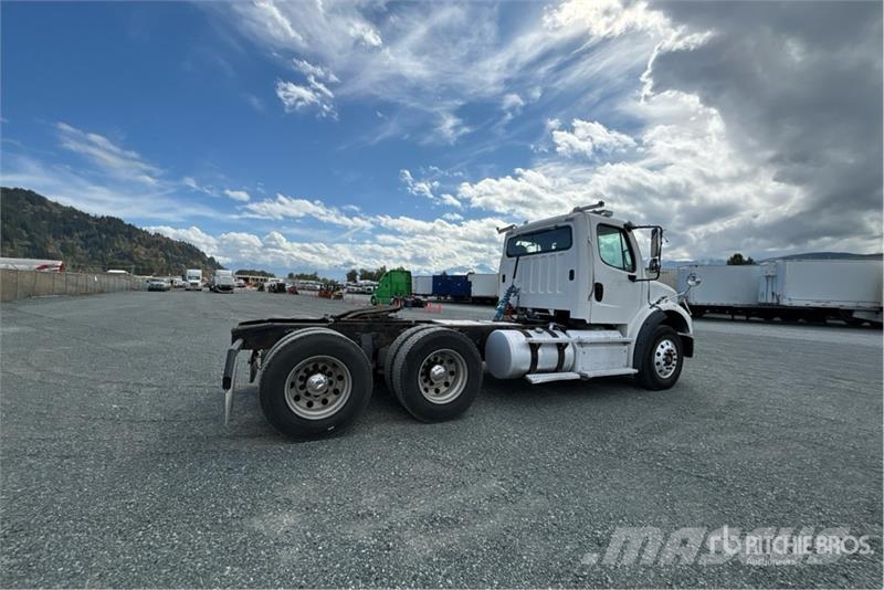 Freightliner M2 112 Vetopöytäautot