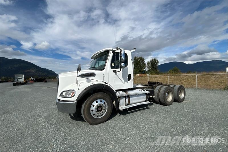 Freightliner M2 112 Vetopöytäautot