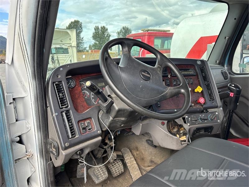 Freightliner M2 112 Vetopöytäautot
