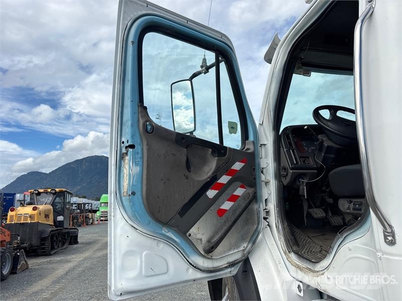 Freightliner M2 112 Vetopöytäautot