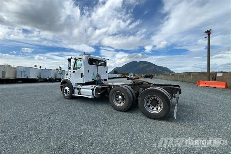 Freightliner M2 112 Vetopöytäautot