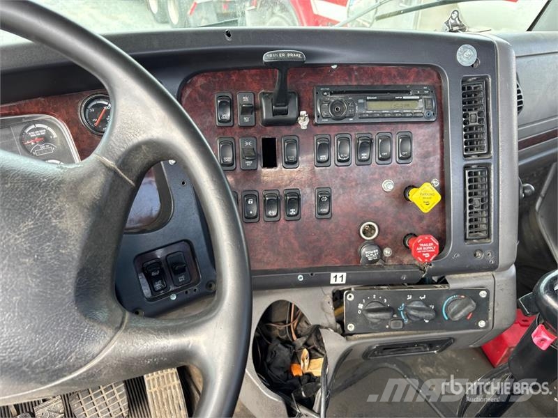 Freightliner M2 112 Vetopöytäautot