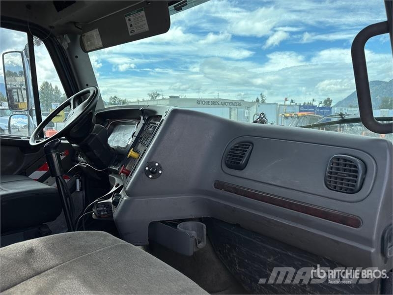 Freightliner M2 112 Vetopöytäautot