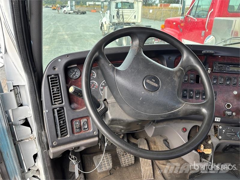 Freightliner M2 112 Vetopöytäautot