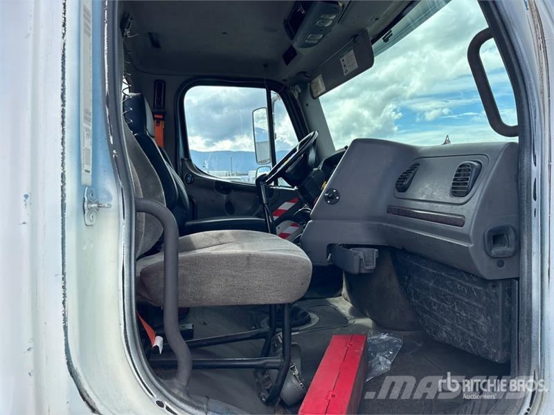 Freightliner M2 112 Vetopöytäautot