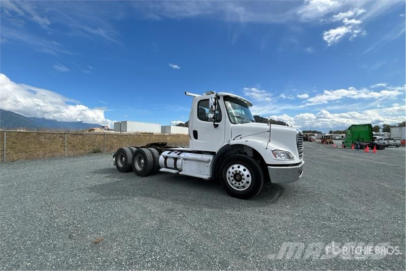 Freightliner M2 112 Vetopöytäautot