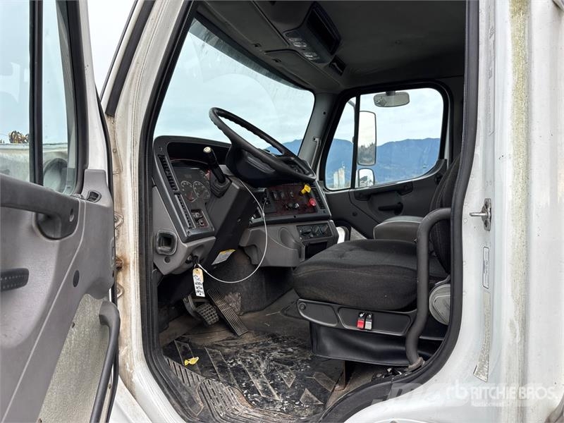 Freightliner M2 112 Sadulveokid