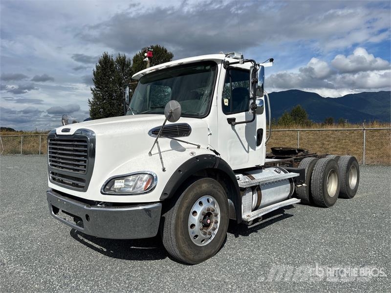 Freightliner M2 112 Vetopöytäautot