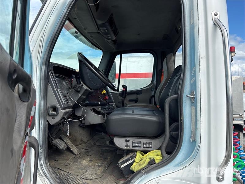 Freightliner M2 112 Vetopöytäautot