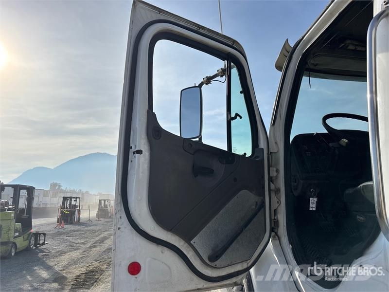 Freightliner M2 112 6x4 T/A Dump Truck Tippbilar