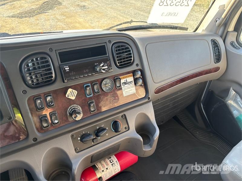 Freightliner M2106 4x2 Van Truck Dobozos teherautók