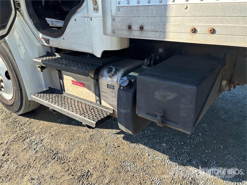 Freightliner M2106 4x2 Van Truck Dobozos teherautók