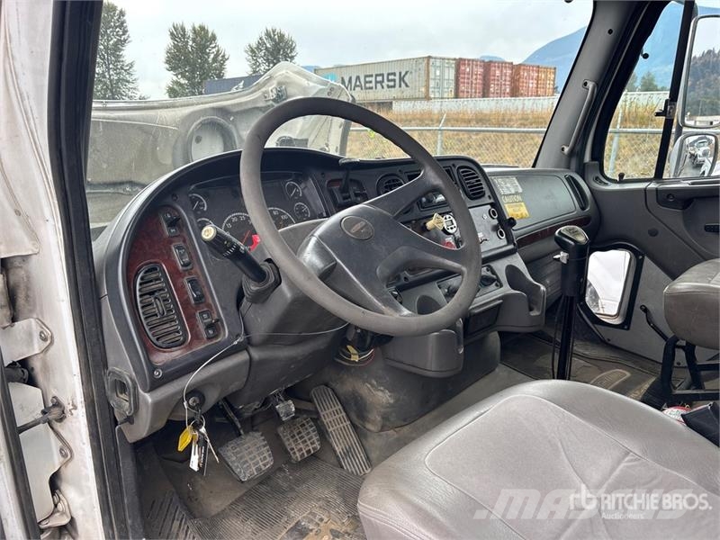 Freightliner M2112 Crane trucks