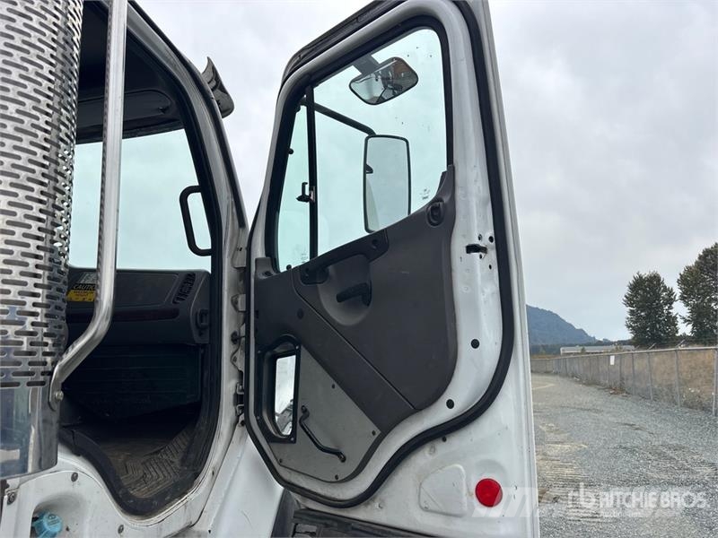 Freightliner M2112 Crane trucks