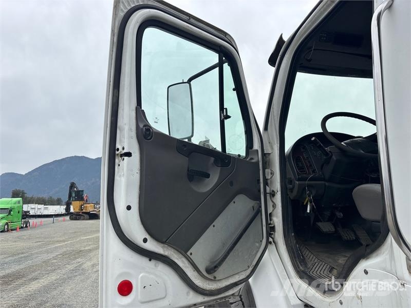 Freightliner M2112 Crane trucks