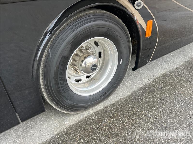 Freightliner X-Line Motor Home 모터홈 및 카라반