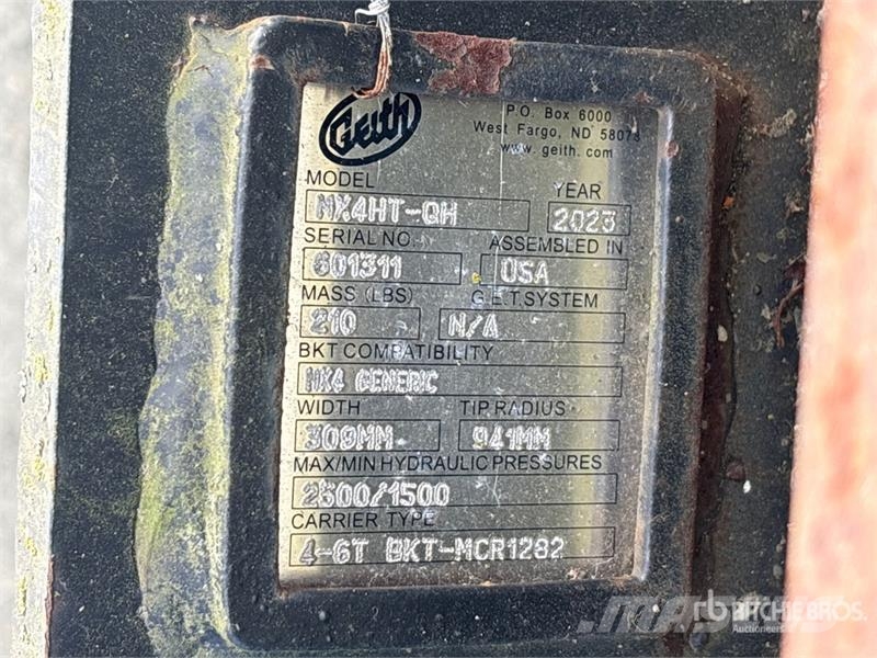 Geith 38 in Hydraulic Excavator Thumb Benne