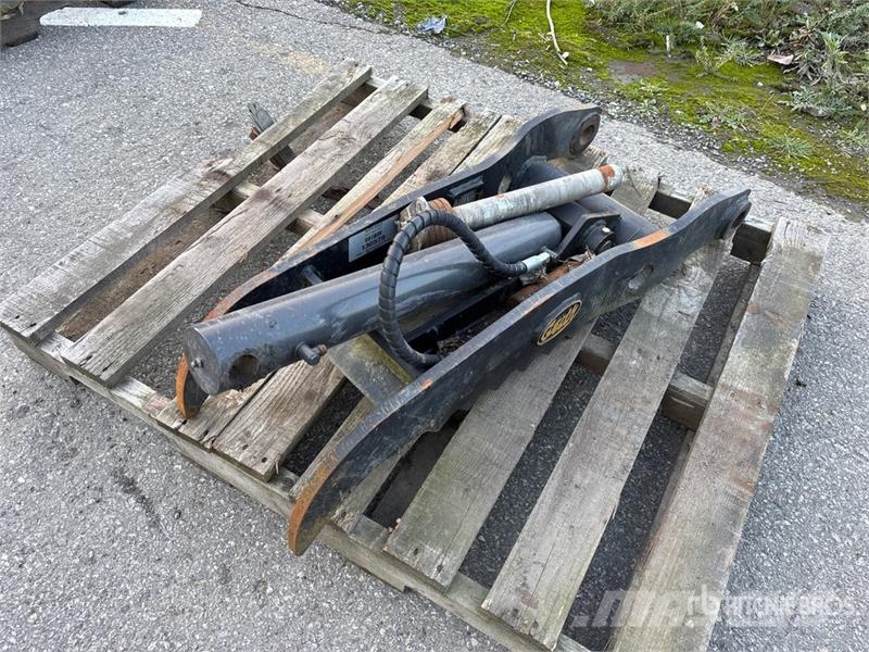 Geith MX4HT-QH 28 in Hydraulic Excavator Thumb Godet