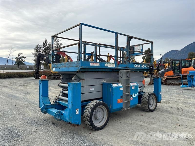Genie GS-4390RT 4x4 Diesel Scissor Lift Scheren-Arbeitsbühnen