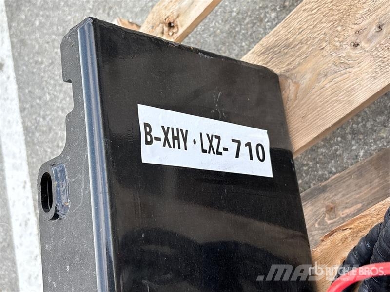 GIYI 12 in Mini Skid Steer Auger (Unused) Tarière