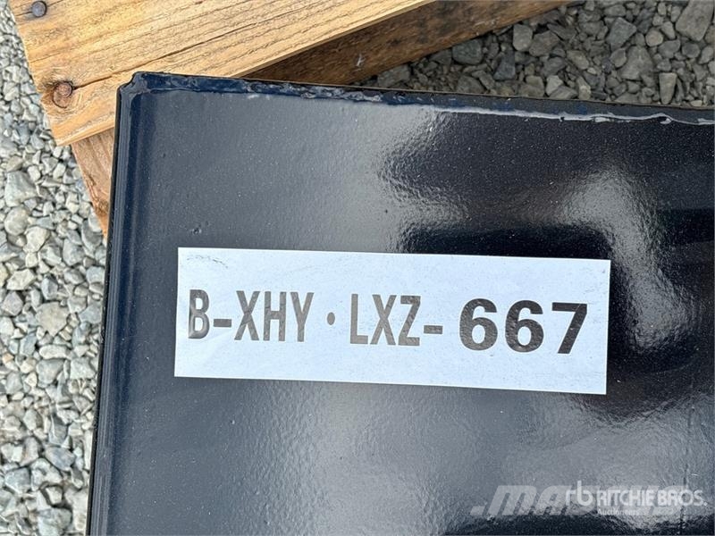 GIYI 12 in Mini Skid Steer Auger (Unused) Puurid