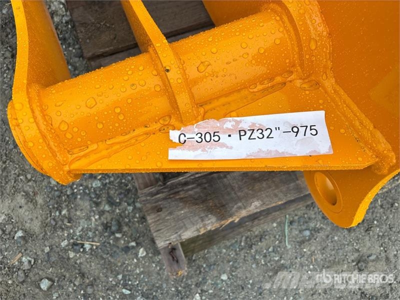 GIYI 32 in Excavator Rake - Fits Cat 305 (Unused) Okretači i sakupljači sena