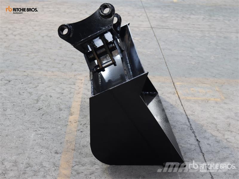 GIYI GY-3TB 36 in Tilting Excavator Bucket - Fits Kanalak